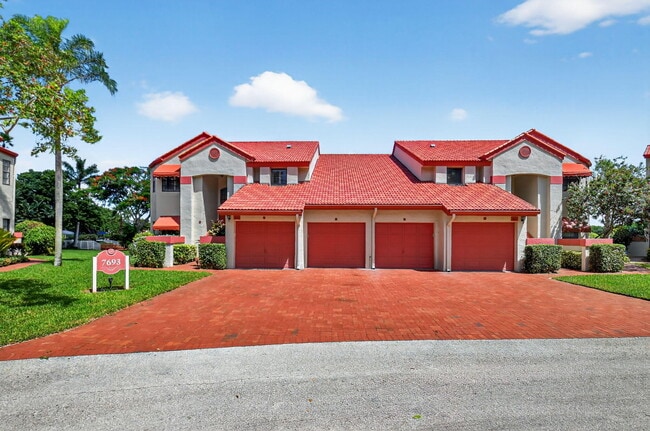Photo - 7693 Lexington Club Blvd Unidad C
