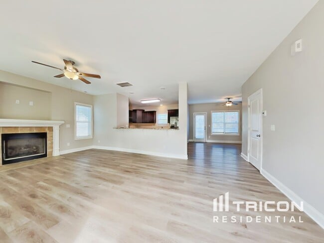 Photo - 232 Highcroft Cir