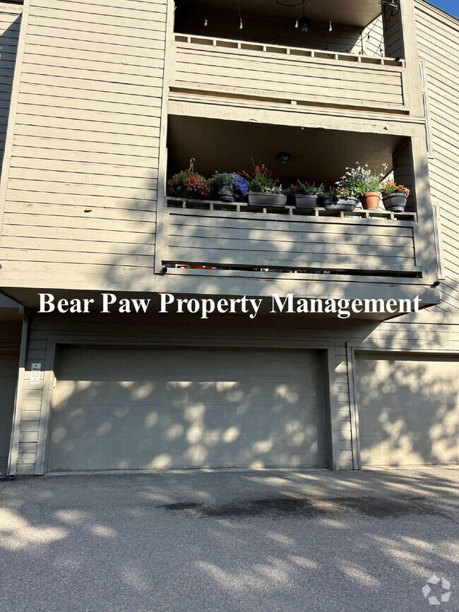Building Photo - "Great  2-Bed, 2-Bath Condo Genesee" Unit B