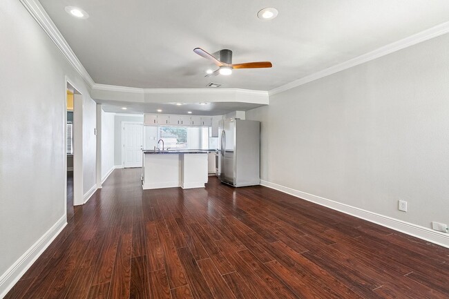 Photo - 710 West Dr