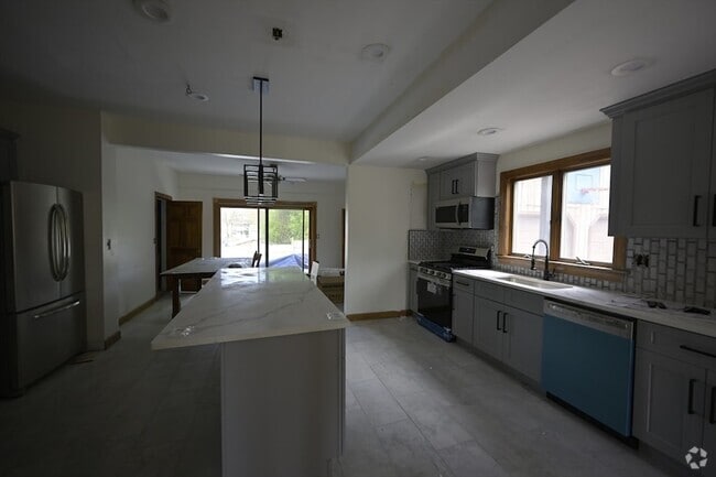 Building Photo - 4 Watson Rd Rental