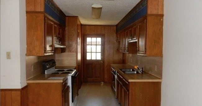 Building Photo - 2631 Manchester Dr Unit 1