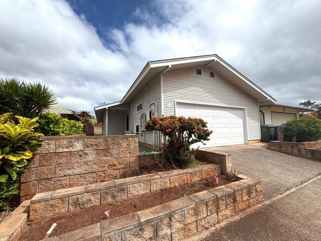 Building Photo - 94-437-437 Kuahui St