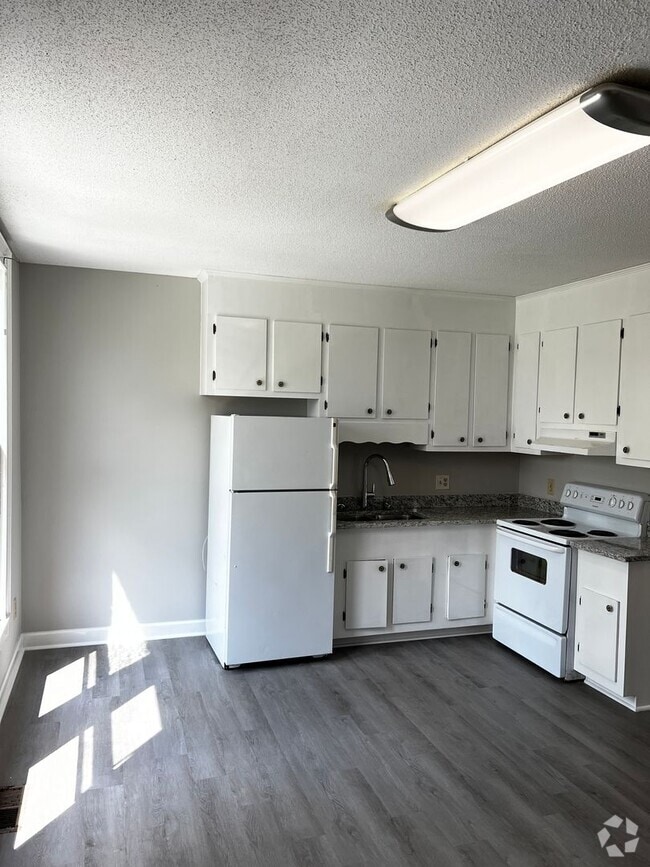 Building Photo - Newly Renovated 1 Bed/1 Bath Quadplex in C... Rental