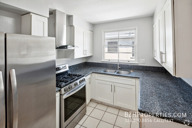 Building Photo - Newly Updated 2Bedroom 1Bathroom in Valley... Unit 5 Rental