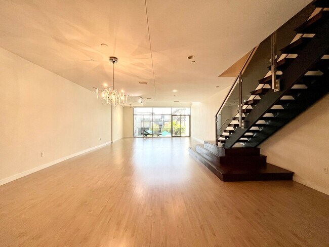 Photo - MOVE IN SPECIAL!!! FIRST MONTH FREE!!! LUX...