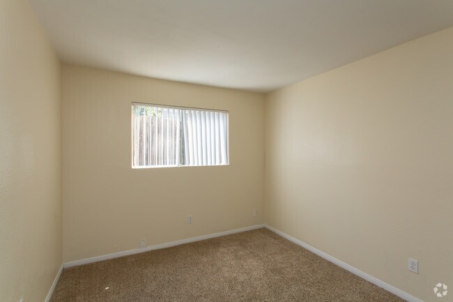 2 BR, 1 BA - 800 SF