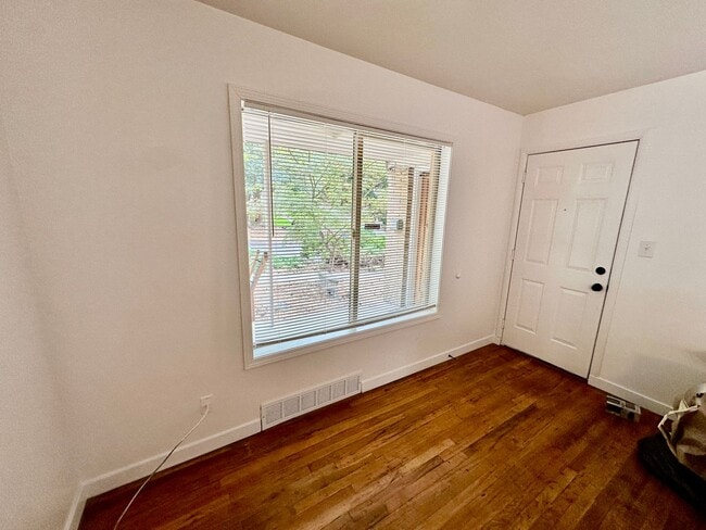 Photo - 816 W 11th Ave Unit B