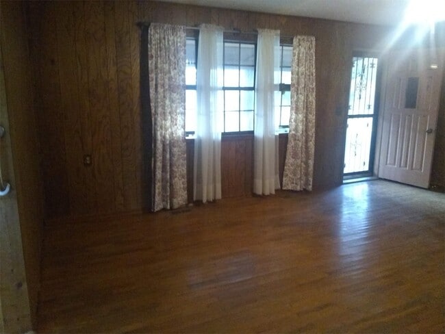 Photo - 60 Crowden Ln