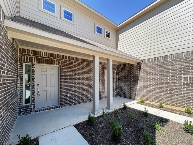 412-414 Mockingbird Ln