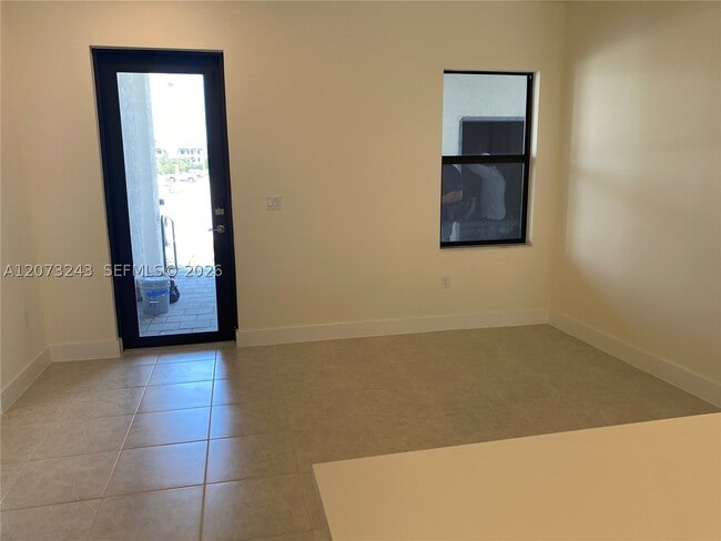 Building Photo - 7915 NW 104th Ave Unit 4