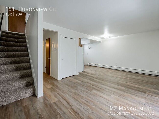 Photo - 151 Huronview Ct