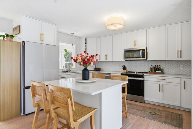 Building Photo - 1005 Redbud Rd