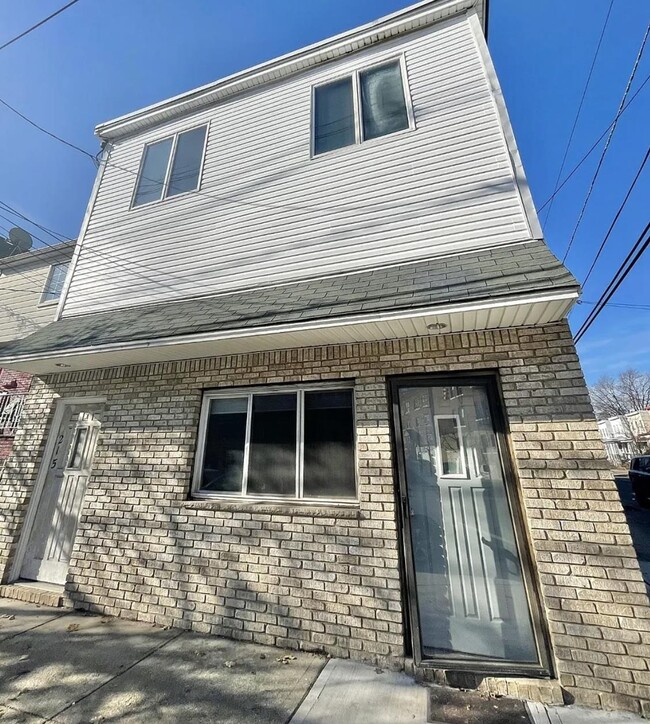 Building Photo - 215 Avenue B Unit 1F