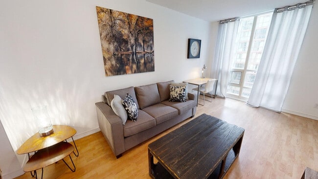 Building Photo - 763 Bay St.