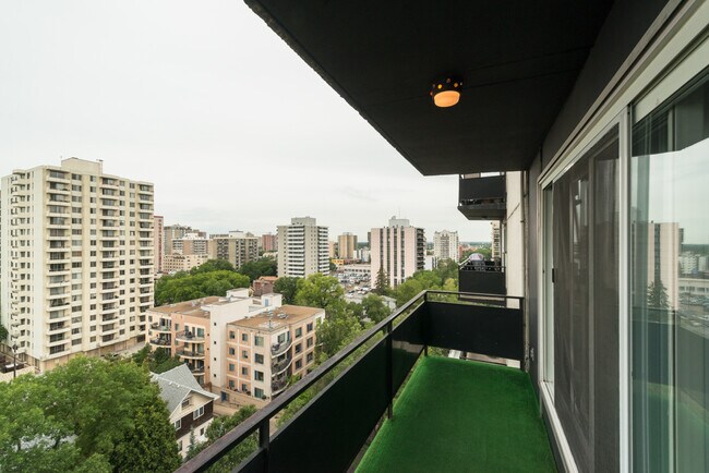 Photo - Maureen Manor