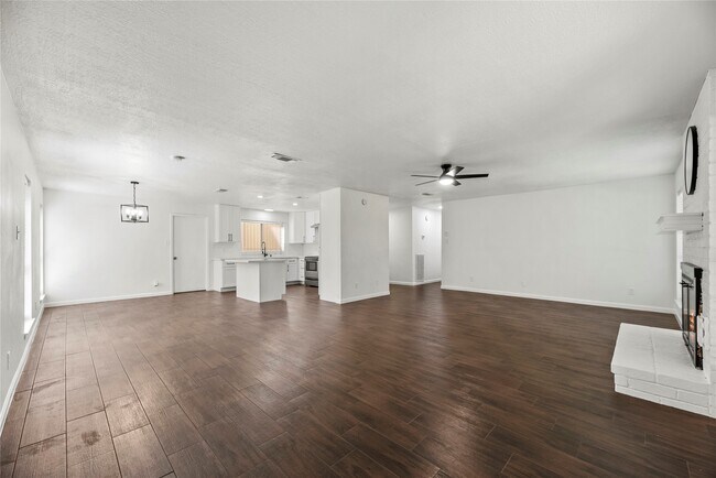 Photo - 15362 Meadow Village Dr