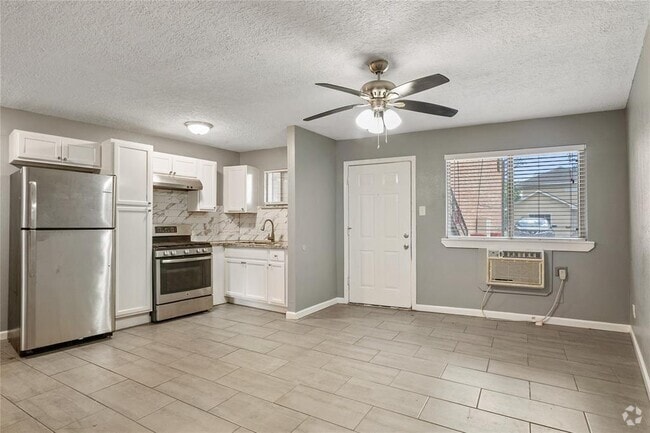 Building Photo - 4811 Oakland St Unit 9 Rental