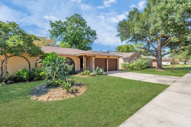 Photo - 13627 Greenridge Dr