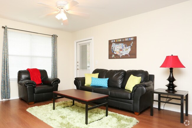 2HAB, 2BA - 815 ft²