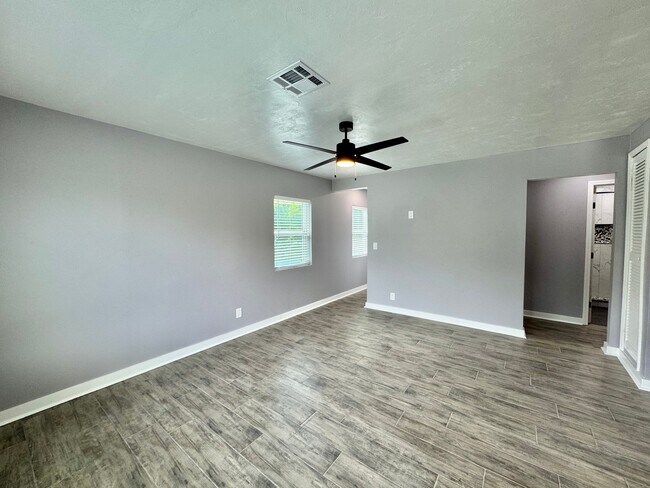 2144 Westchester Dr