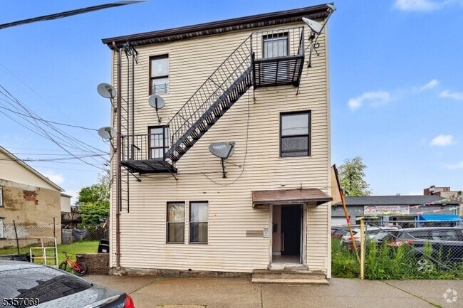 Building Photo - 83 Jersey St Rental