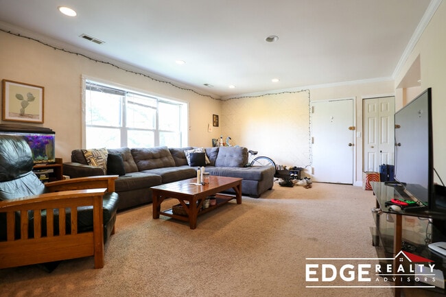 Photo - 168 Newton St Unit 4