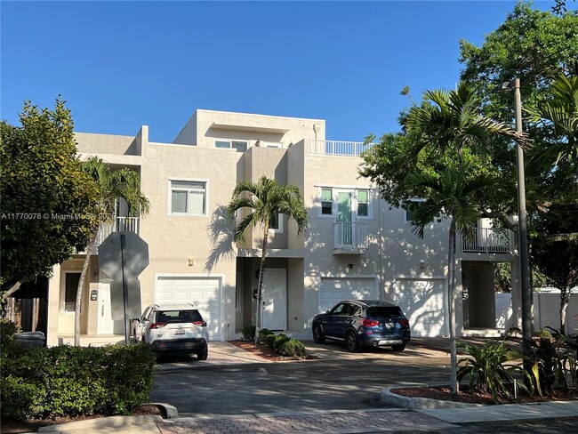 Building Photo - 1115 N 17th Ave Rental