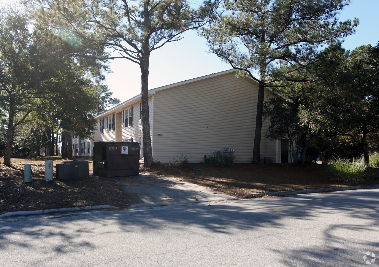 Photo - Carteret Townes Apartments