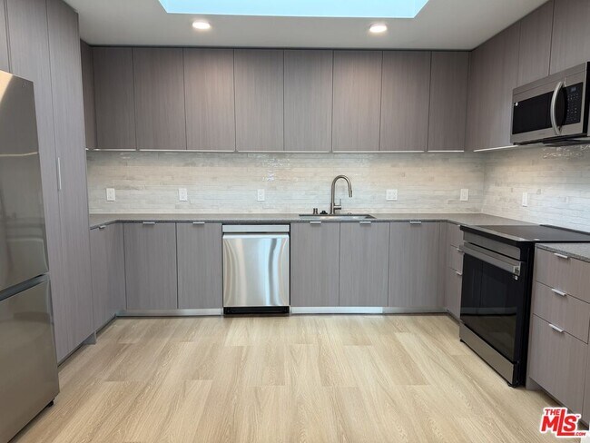 5119 Colfax Ave Unit 303