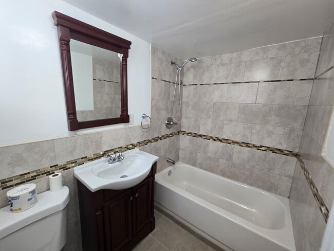 Building Photo - 13534 226th St Unit Walk-In Rental