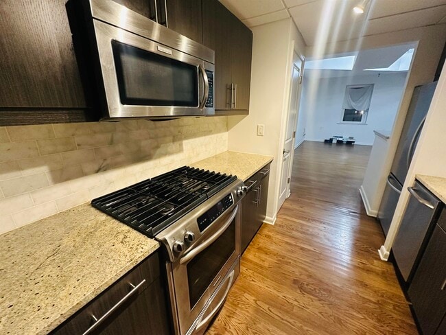 Building Photo - 227 Christopher Columbus Dr Unit 129B Rental
