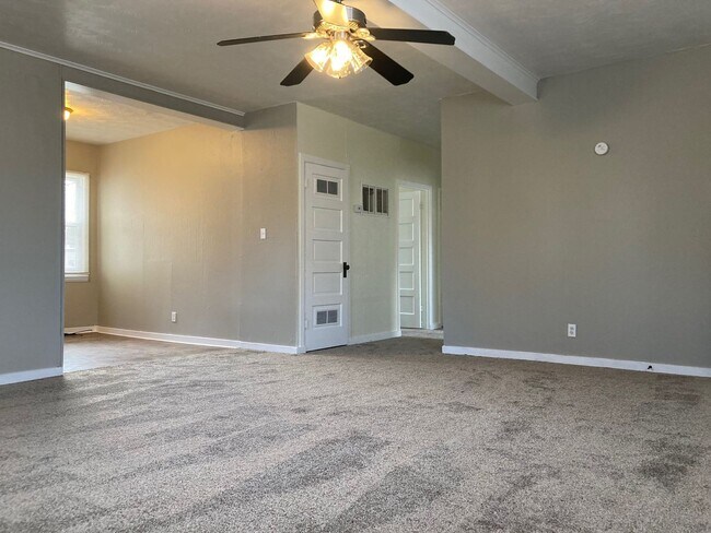 Photo - Grandview Plaza Home