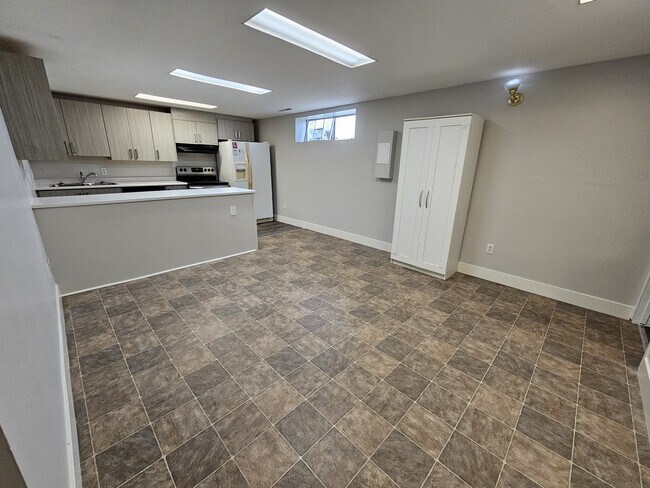 Photo - 9843 Harrison St