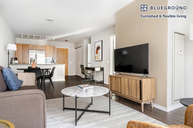 Photo - 200 E Illinois St Unidad FL11-ID878