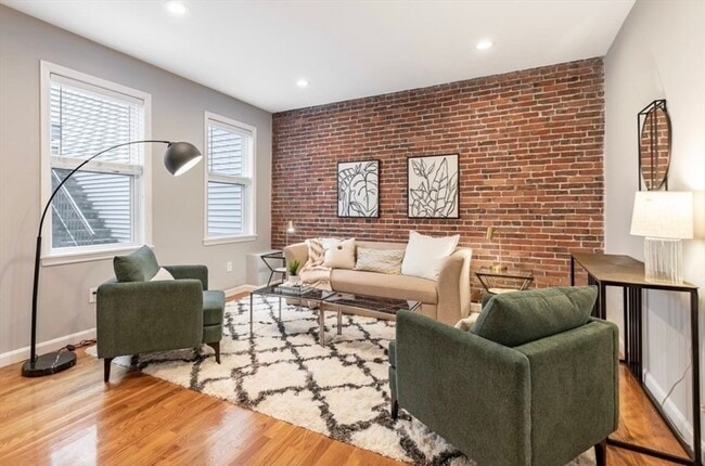 Building Photo - 353 Sumner St Unit 1