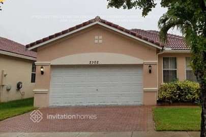 Building Photo - 2302 SW 125th Ave