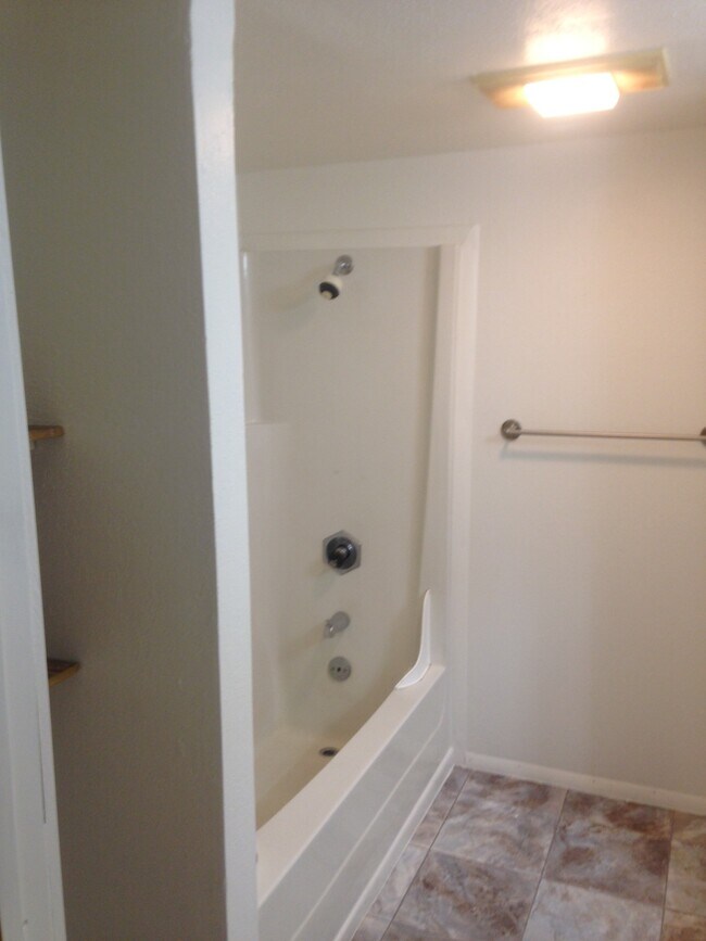 622 Nickey Way Unit Lower