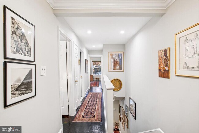 Photo - 3293 Sutton Pl NW