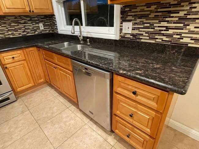 Photo - 1825 Stokes St Unit 4