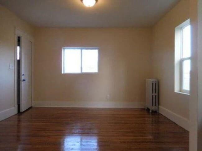 Photo - 735 Union St