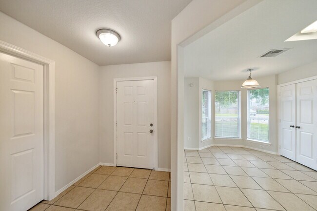 Photo - 305 Golden Oak Dr