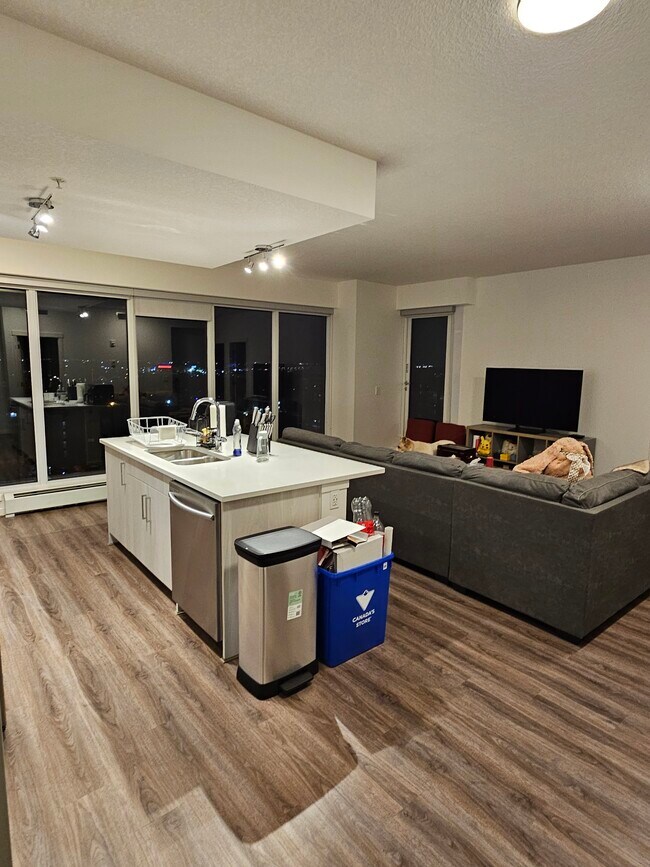 Photo - 10215 95 St NW Unit 903