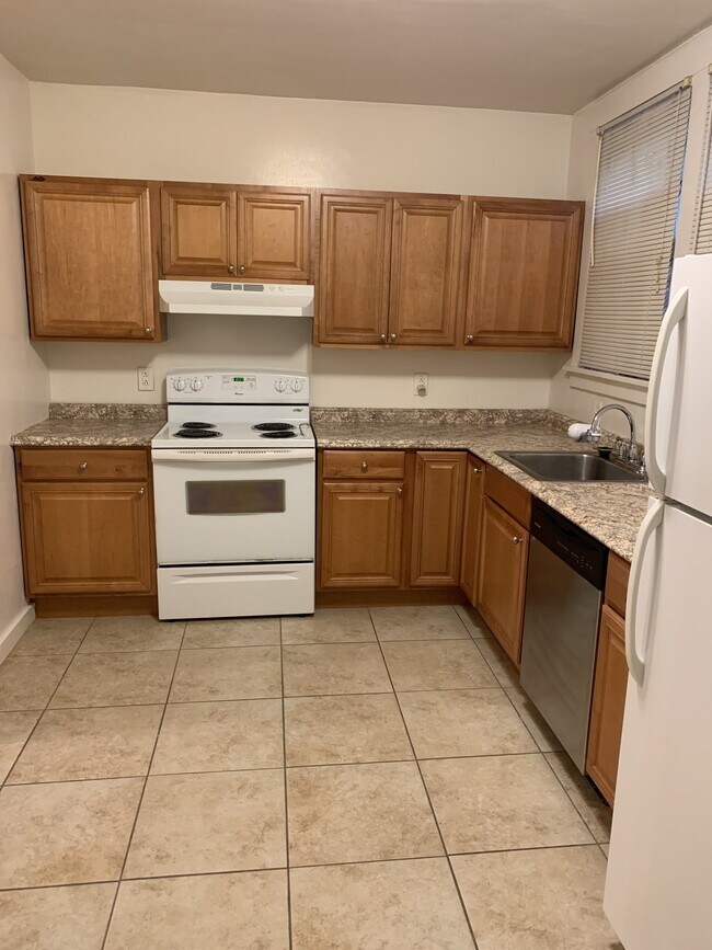 Photo - 5921 Douglas St