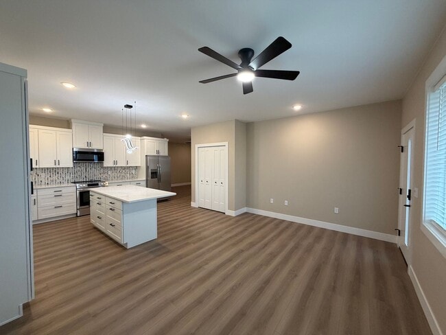 Photo - 2117 Carr Rd