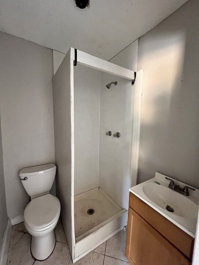 Photo - 2 Bedroom and 1 Bathroom apartment Unit B