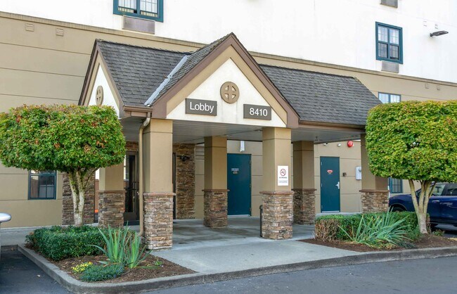 Furnished Studio-Seattle - Everett - North