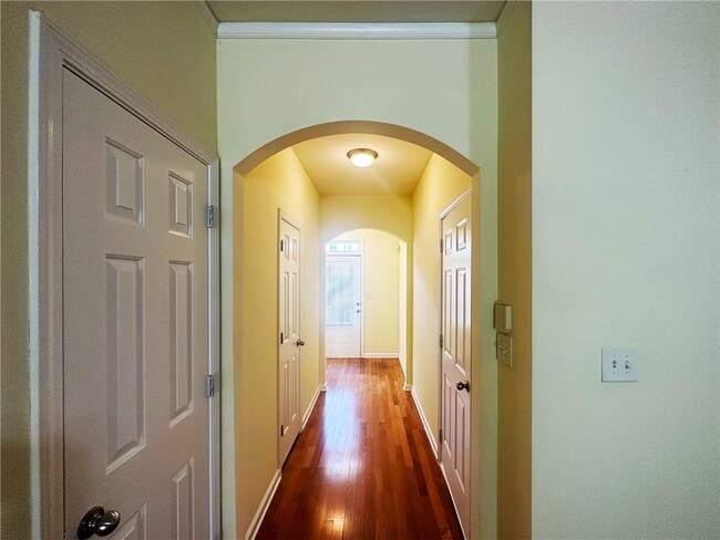 Photo - 2091 Executive Dr N