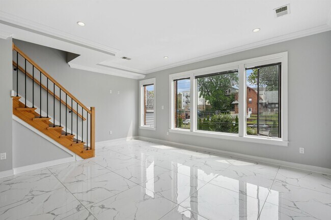 Building Photo - 225 Columbia Ave Unit 2 Rental