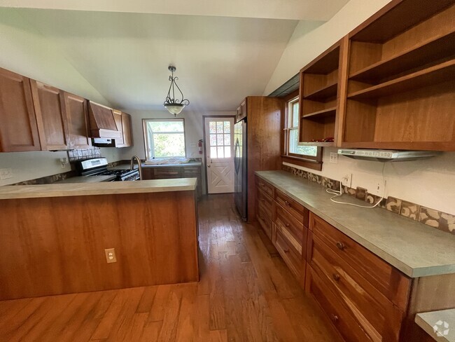 Building Photo - 210 Mannion Ave Unit B Rental